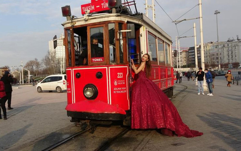 Taksim'de gören bir daha baktı! Tüm gözler Rus modele çevrildi - Resim: 4