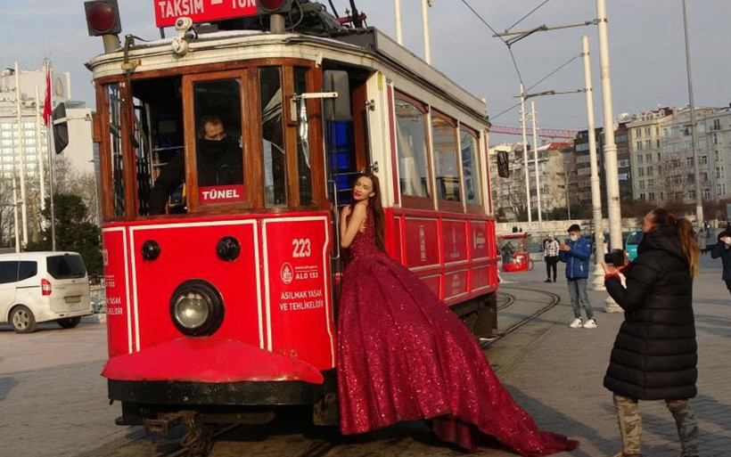 Taksim'de gören bir daha baktı! Tüm gözler Rus modele çevrildi - Resim: 3