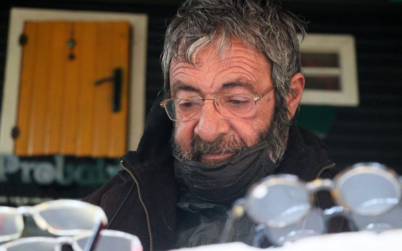 İzmir'de eşinden sonra hayatı altüst oldu! 3 çocuğu var ama battaniyeyle sokakta yaşıyor - Resim: 2