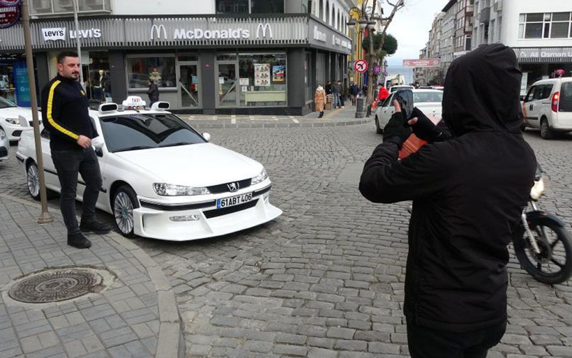 Trabzon'da 'Taksi' filminin arabasını görenler şaştı kaldı! Etkilendi aynısını yaptı - Resim: 4