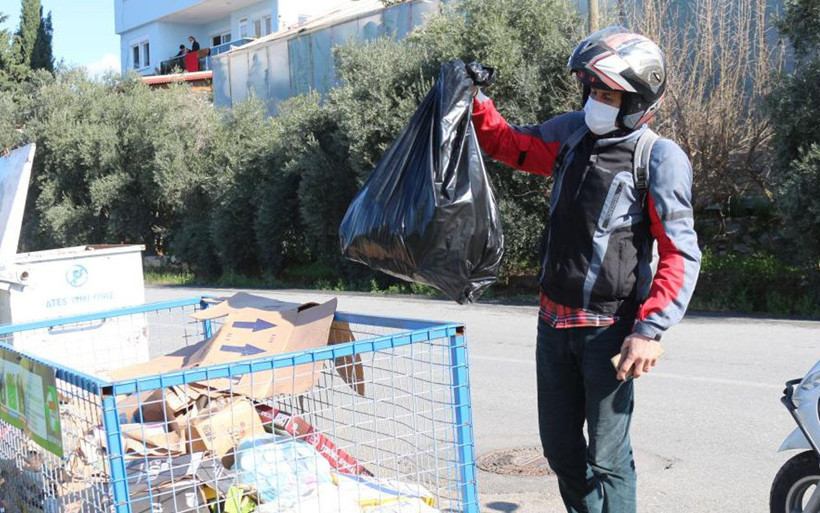 Antalya'nın sıra dışı sosyal medya fenomeni takipçisini çöpten çıkartıyor - Resim: 1