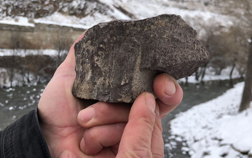 Kars'ta ahır yaparken 'gizemli taş' buldu! Hz. İsa ve Nuh'un gemisi var deniyor - Resim: 3