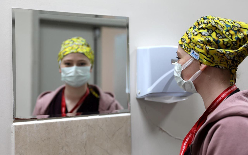 Koronavirüsle mücadelenin simge ismi Seher hemşirenin anlattıkları ağlattı - Resim: 1