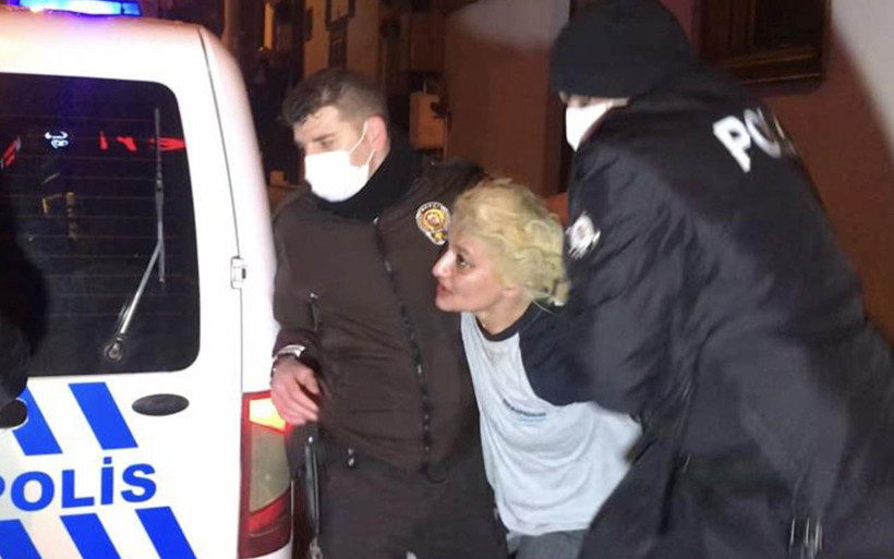 Bursa'da genç kadın zor anlar yaşattı! Kimlik vermek istemedi yerlere yattı - Resim: 4