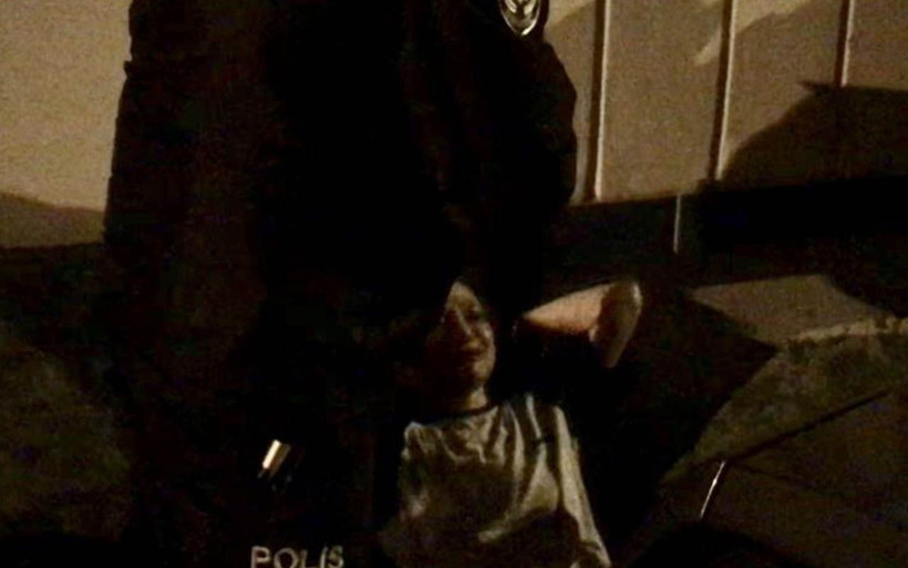 Bursa'da genç kadın zor anlar yaşattı! Kimlik vermek istemedi yerlere yattı - Resim: 2