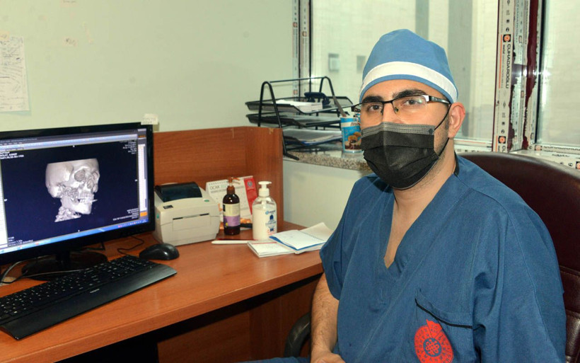 Kahramanmaraş'ta demir kesmek istedi bu hale geldi! Parçalanan yüzü vida ile onarıldı - Resim: 4