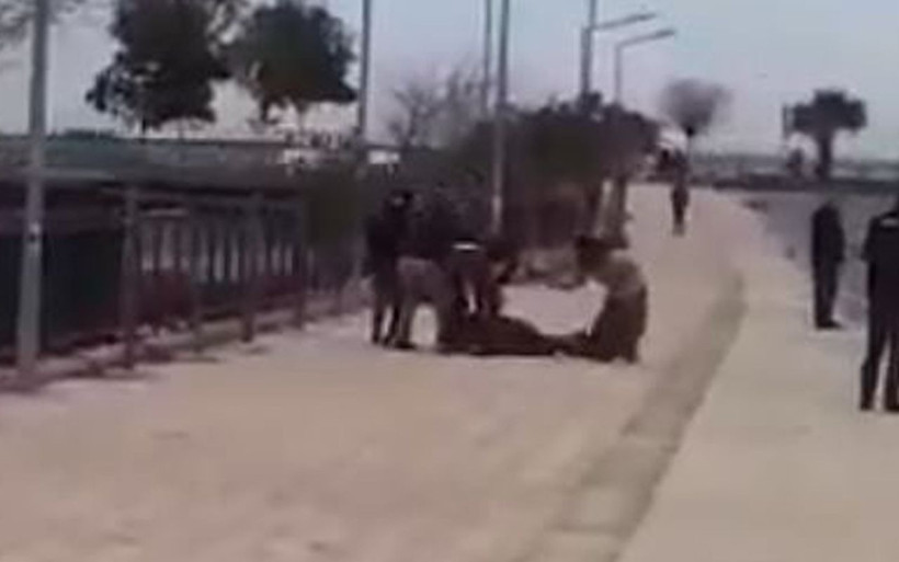 Giresun'da biri kadın 2 kişi yere yatırıp dövdü! Diğerleri de sadece izledi - Resim: 4