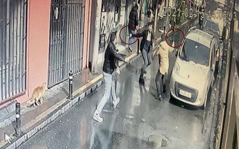 İstanbul'da kardeşlerin bıçaklı düellosü! Görüntüler dehşete düşürdü - Resim: 4