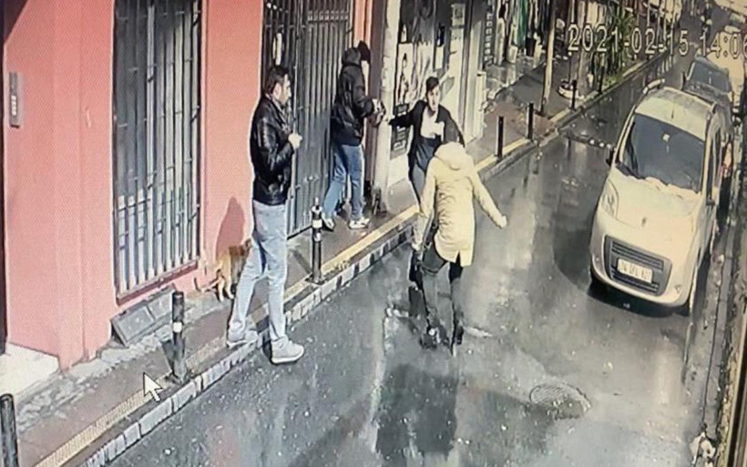 İstanbul'da kardeşlerin bıçaklı düellosü! Görüntüler dehşete düşürdü - Resim: 1