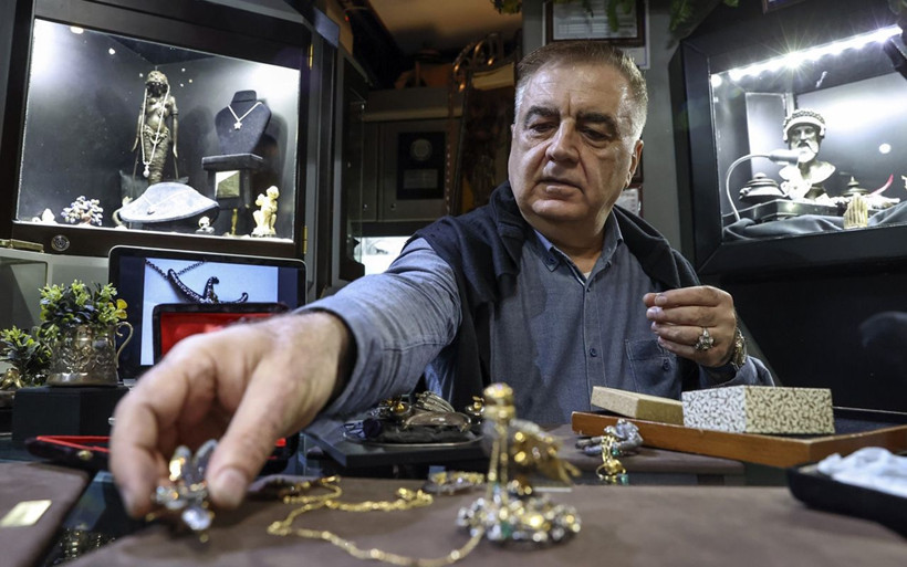 Tavuk pazarında başlamıştı 'hazine' seçildi! Kapalıçarşı'da 45 yıla ulaşan el işçiliği - Resim: 3