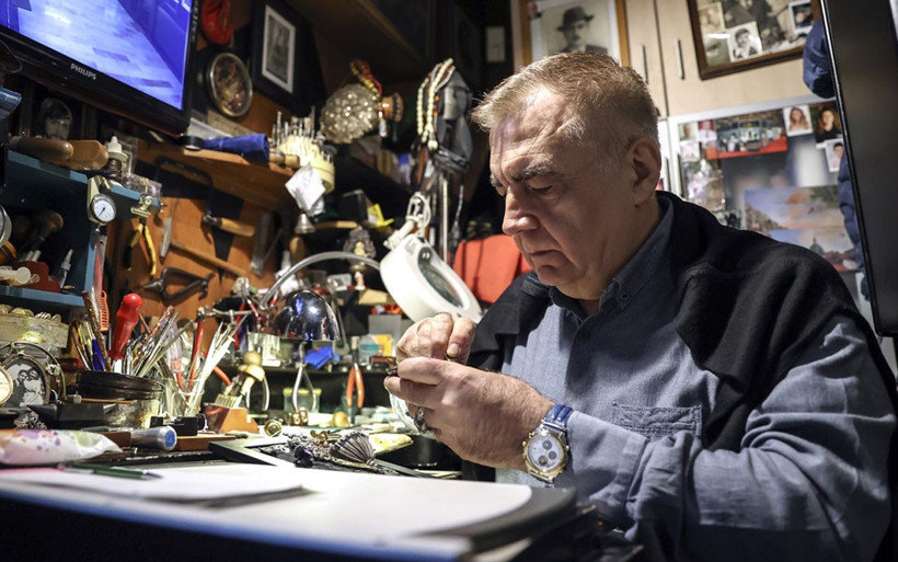 Tavuk pazarında başlamıştı 'hazine' seçildi! Kapalıçarşı'da 45 yıla ulaşan el işçiliği - Resim: 1