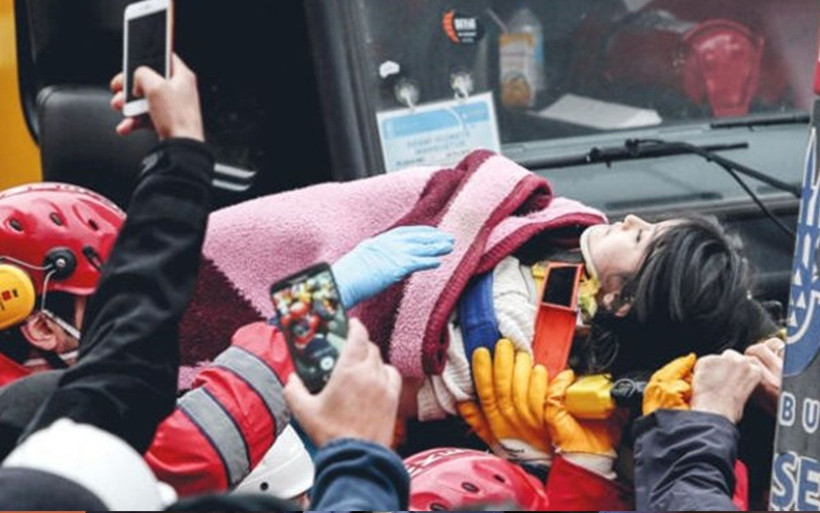 Kartal'da çöken binadan kurtarılan Azra'dan güzel haber: Artık yürüyebiliyor - Resim: 2