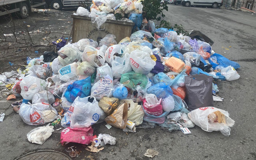 Maltepe'de belediye işçileri grevde sokaklar çöp yığını! Koronavirüs uyarısı geldi - Resim: 1
