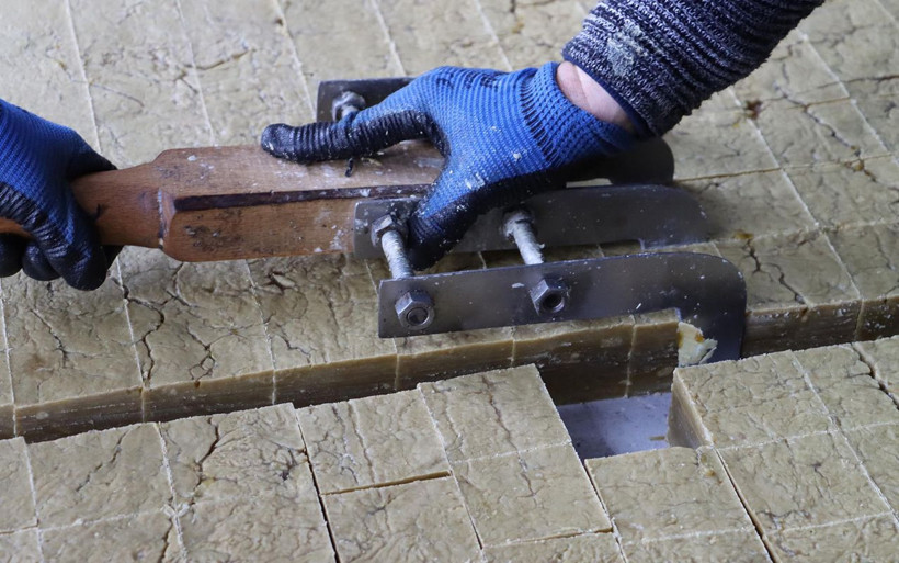 Hatay'da babasından öğrendi eşiyle yapıyor! Türkiye'den sipariş yağıyor - Resim: 3