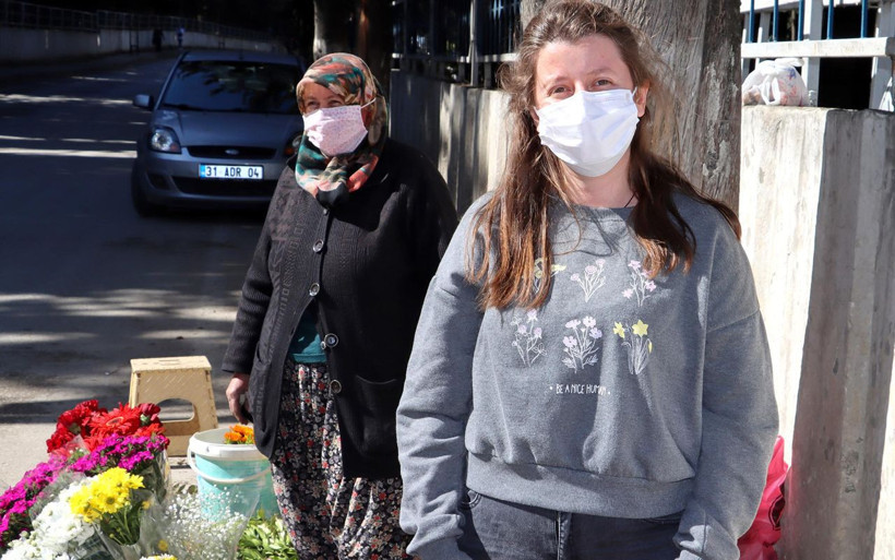 Hatay'da çiçek satan kadına kızından büyük şok! Oxford'da eğitim yalan çıktı - Resim: 1