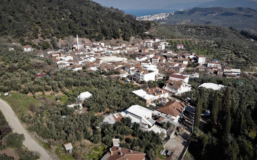 Çıkan böceği yutuyorlar! Bursa'da çocuğu olmayanlar bu kayada tur atıyor - Resim: 1