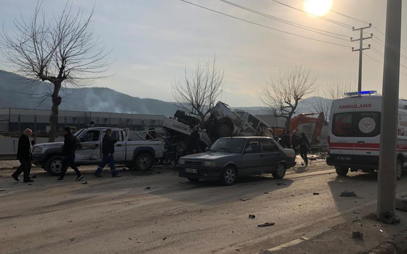 TIR'ın freni patladı ortalık savaş alanına döndü! Bursa'daki kazada ölü ve yaralı var - Resim: 4