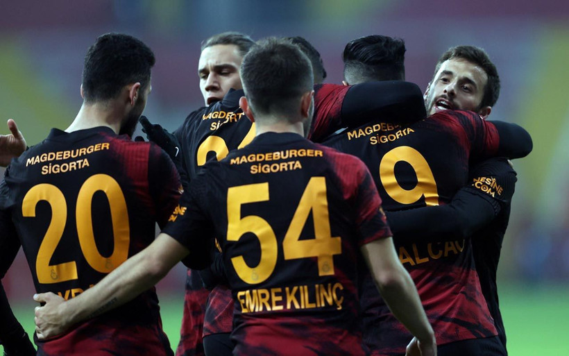 Falcao golüyle Twitter'ı yıktı! Golden sonra Fatih Terim'in surat ifadesi dikkat çekti - Resim: 1