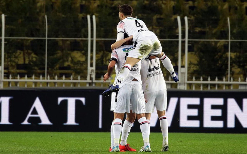 Twitter çalkalanıyor! 'Erol Bulut istifa' diyen taraftarlar Ali Koç'a da çizik attı - Resim: 2