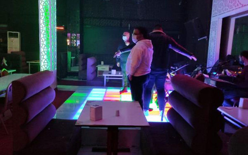 Çok yüksek riskli Konya'da pavyon baskını! Konyalı pavyondan vazgeçemiyor - Resim: 4