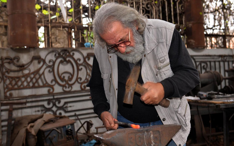 Hatay'da dedesinden kaldı ilham alıp yapıyor! Usta kendisine özgü figürlerle özel davet alıyor - Resim: 1