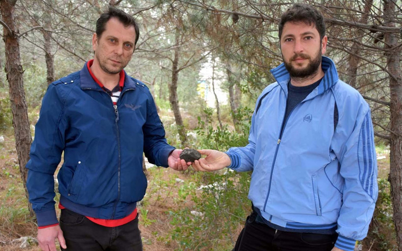 İzmir'de 2 işçi 'gizemli' taş buldu sırrını çözmeye çalışıyorlar - Resim: 1