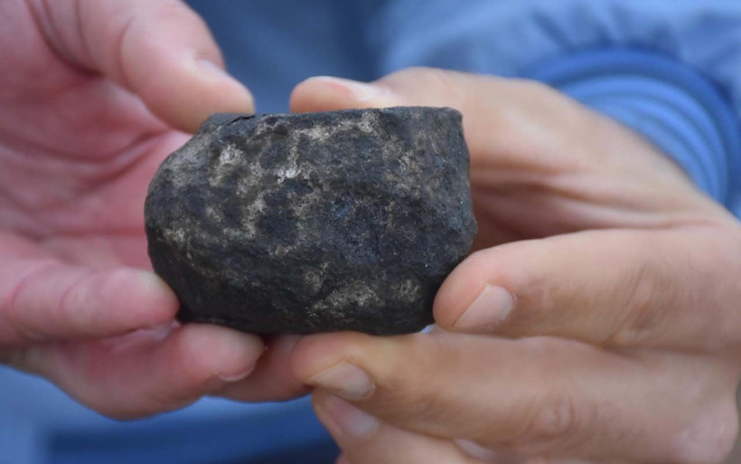 İzmir'de 2 işçi 'gizemli' taş buldu sırrını çözmeye çalışıyorlar - Resim: 2