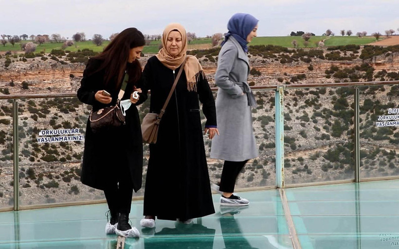 Dünyada ikinci sırada! Uşak'ta kanyondaki terasta yürümek cesaret istiyor - Resim: 1