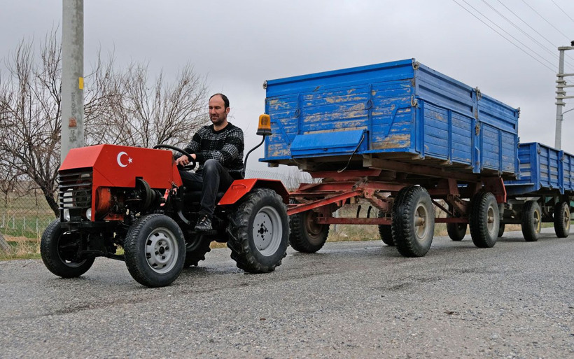Konya'da hurda parçalarından yaptı! Mini traktör normal traktörün yapamadığını yapıyor - Resim: 3