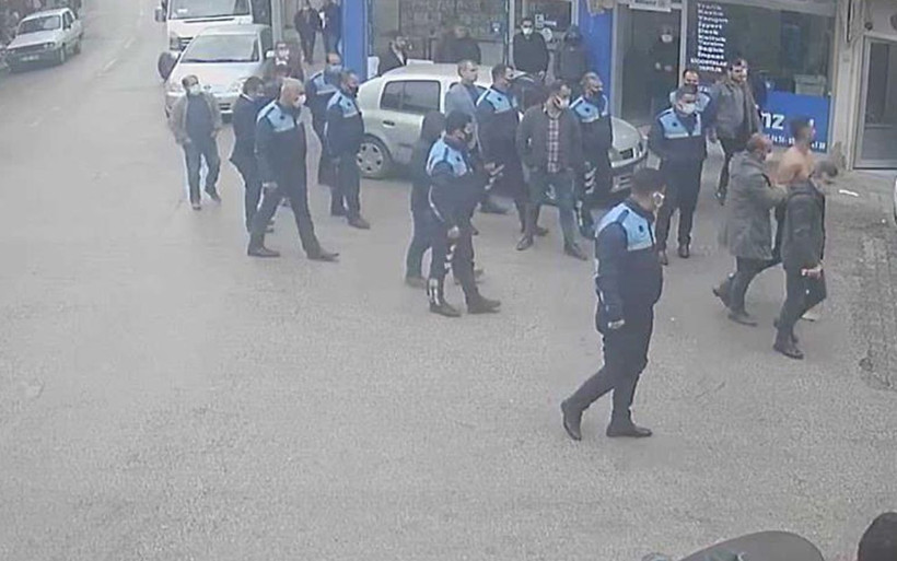 Kafasını çevirdi şok oldu! Adana'da korku dolu anlar: Yarı çıplak... - Resim: 2