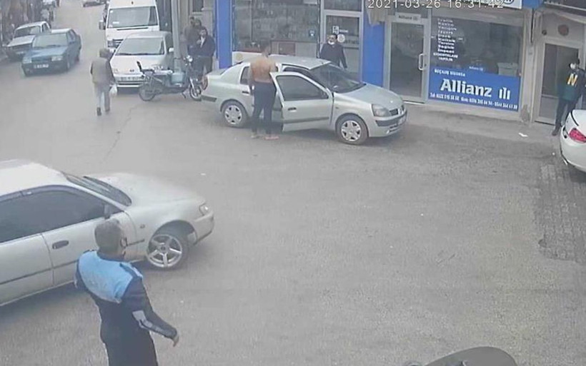 Kafasını çevirdi şok oldu! Adana'da korku dolu anlar: Yarı çıplak... - Resim: 3