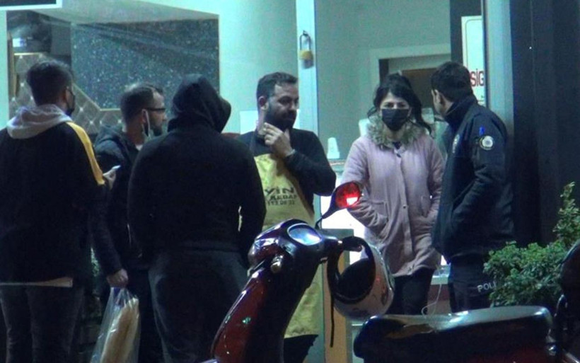 Bursa'da kanlı çarşaf ve bıçakla ölüm tehdidi! Kızıyla birlikte yaşayan kadına not bıraktılar - Resim: 2