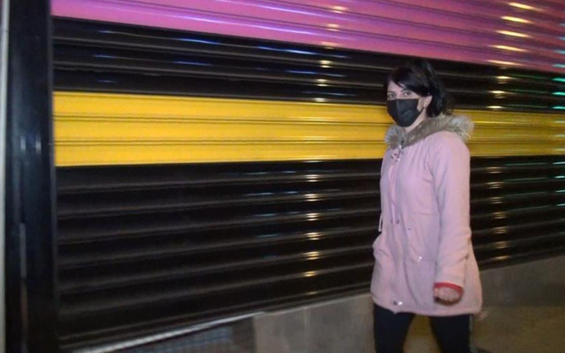 Bursa'da kanlı çarşaf ve bıçakla ölüm tehdidi! Kızıyla birlikte yaşayan kadına not bıraktılar - Resim: 1