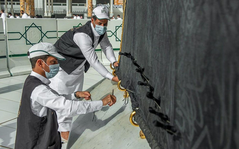 Kabe örtüsünün mevsimlik bakım çalışmaları Ramazan ayı öncesinde başladı - Resim: 1
