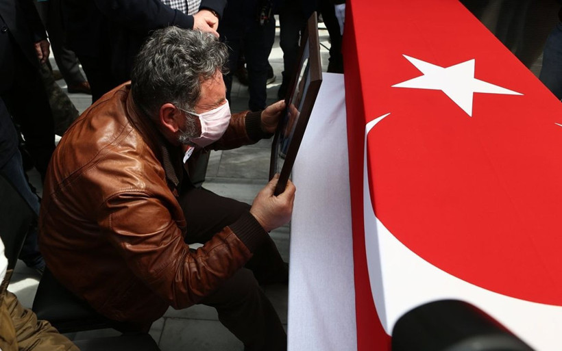 Şehit Türk Yıldızı Yüzbaşı Pilot Burak Genççelep Trabzon'da son yolculuğuna uğurlandı - Resim: 2