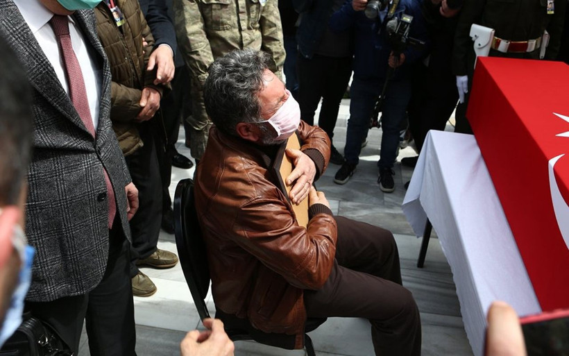 Şehit Türk Yıldızı Yüzbaşı Pilot Burak Genççelep Trabzon'da son yolculuğuna uğurlandı - Resim: 1