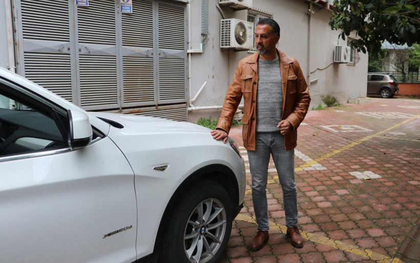 Adanalı iş insanına şok: Sıfır kilometre lüks cip hasarlı çıktı! Yazıyı astı Türkiye'yi dolaşıyor - Resim: 3