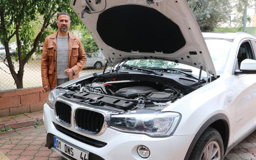 Adanalı iş insanına şok: Sıfır kilometre lüks cip hasarlı çıktı! Yazıyı astı Türkiye'yi dolaşıyor - Resim: 1