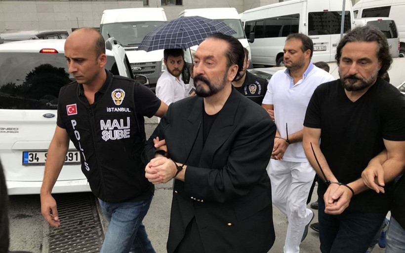 Adnan Oktar'ın cezaevi imajı olay! Kedicikler övgüler dizerek paylaştı - Resim: 1