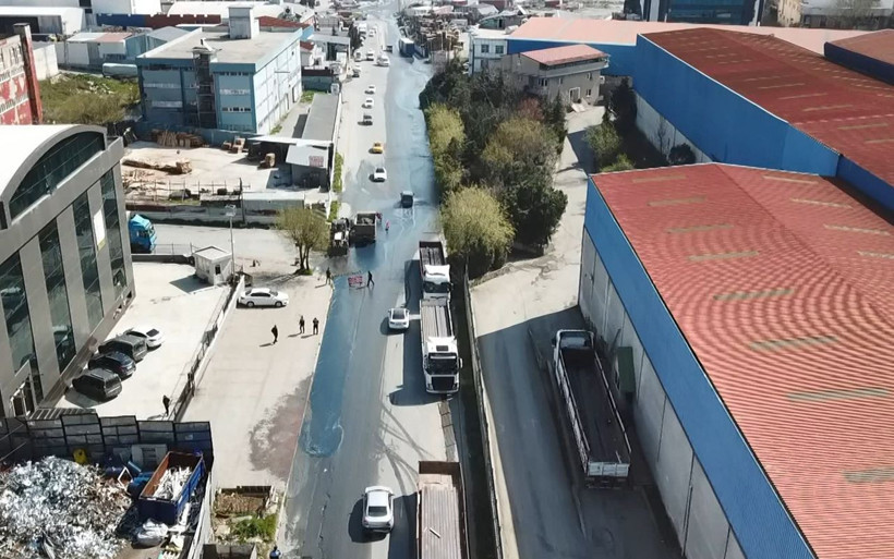 Esenyurt'ta 'mavi su' tedirginliği! Bu kez rögardan fışkırdı cadde mavi renkle boyandı - Resim: 4