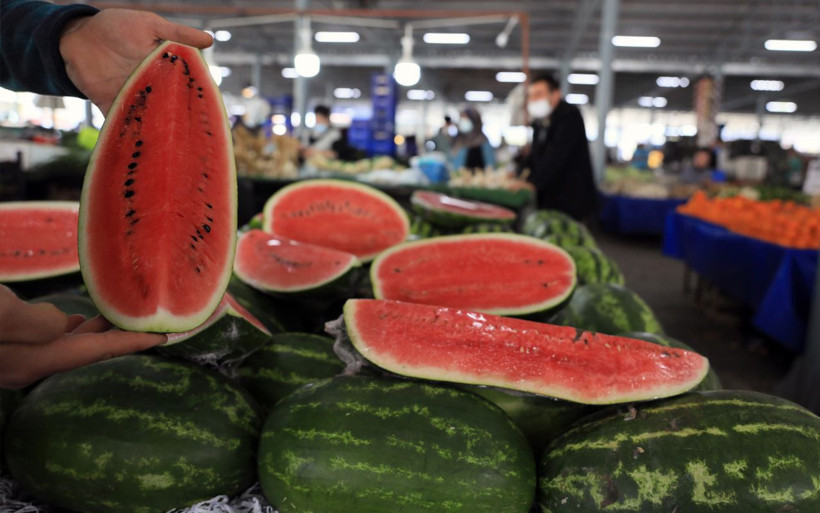 Karpuz pazar tezgahına çıktı! Tanesi 80 TL'den satılıyor tüketici dilimle almaya başladı - Resim: 3