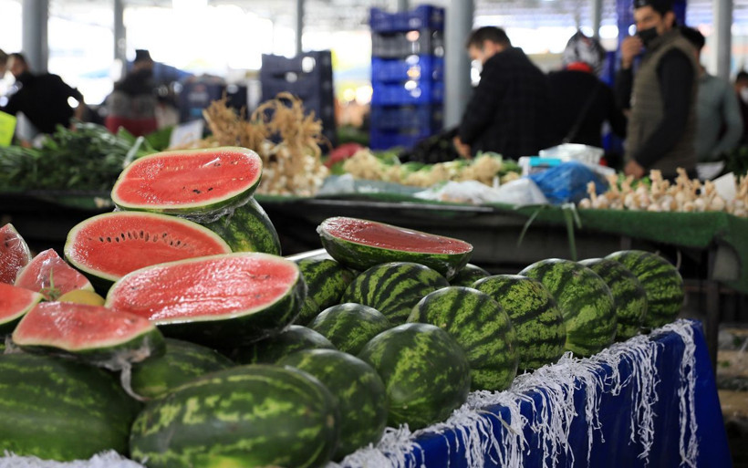 Karpuz pazar tezgahına çıktı! Tanesi 80 TL'den satılıyor tüketici dilimle almaya başladı - Resim: 2
