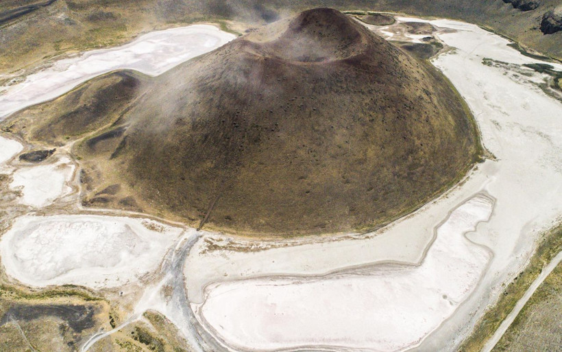 'Dünyanın nazar boncuğu' kurudu! Konya Meke Gölü'ne kurtarma operasyonu - Resim: 1