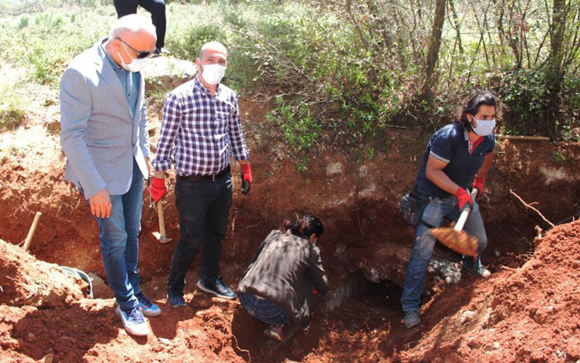 Kepçeyi vurunca ortaya çıktı! Muğla'da su kanalı kazısında işçiler antik mezar buldu - Resim: 1