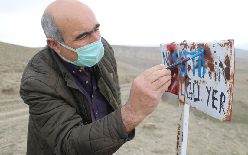 Görenler anlamını merak etti! Sivas'ta 'Nurettin’in düştüğü yer’ yazılı dikkat çeken tabela - Resim: 1