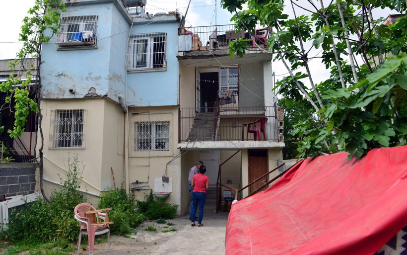 Adana'da genç kızın uyuşturucu krizi tuttu kendini bıçakla banyoya kilitledi - Resim: 1