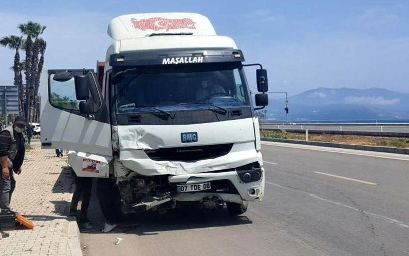 Antalya'da doğum günü alışverişine giden anne kazada öldü oğlu ve 4 yakını yaralandı - Resim: 2