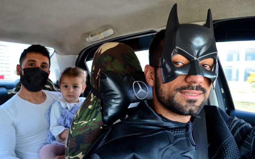 Mersin'de 'Batman taksici' görenleri şaşırttı! Moral olsun diye Batman kostümüyle geziyor - Resim: 3