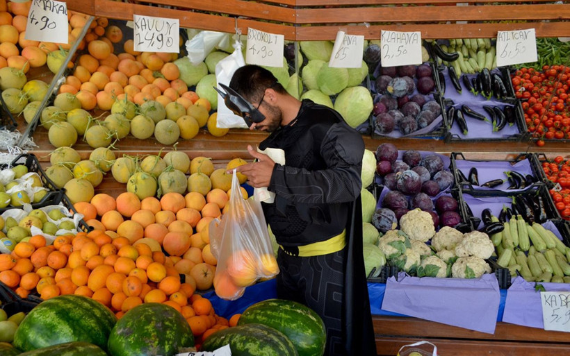 Mersin'de 'Batman taksici' görenleri şaşırttı! Moral olsun diye Batman kostümüyle geziyor - Resim: 4