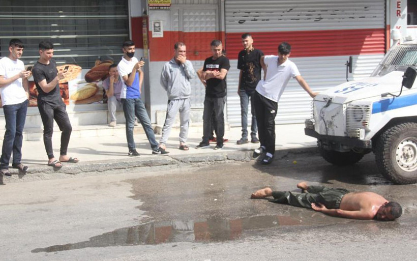 Adana'da psikolojisi bozuk şahıs evden uzaklaştırma kararı alınca ortalığı birbirine kattı - Resim: 3